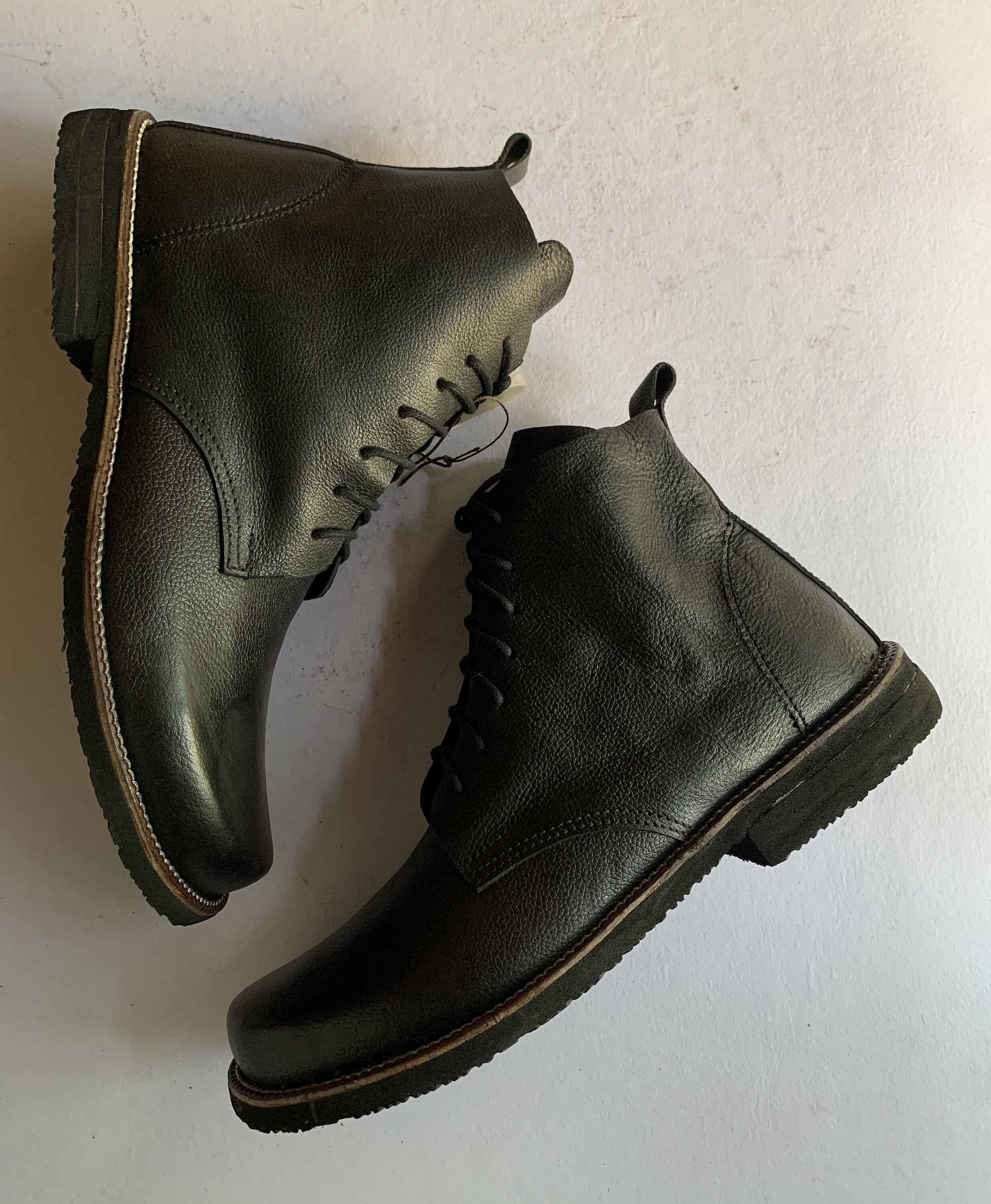 Barefoot Leather Boots with Rubber Sole I UK8/EU43 I Customization Available