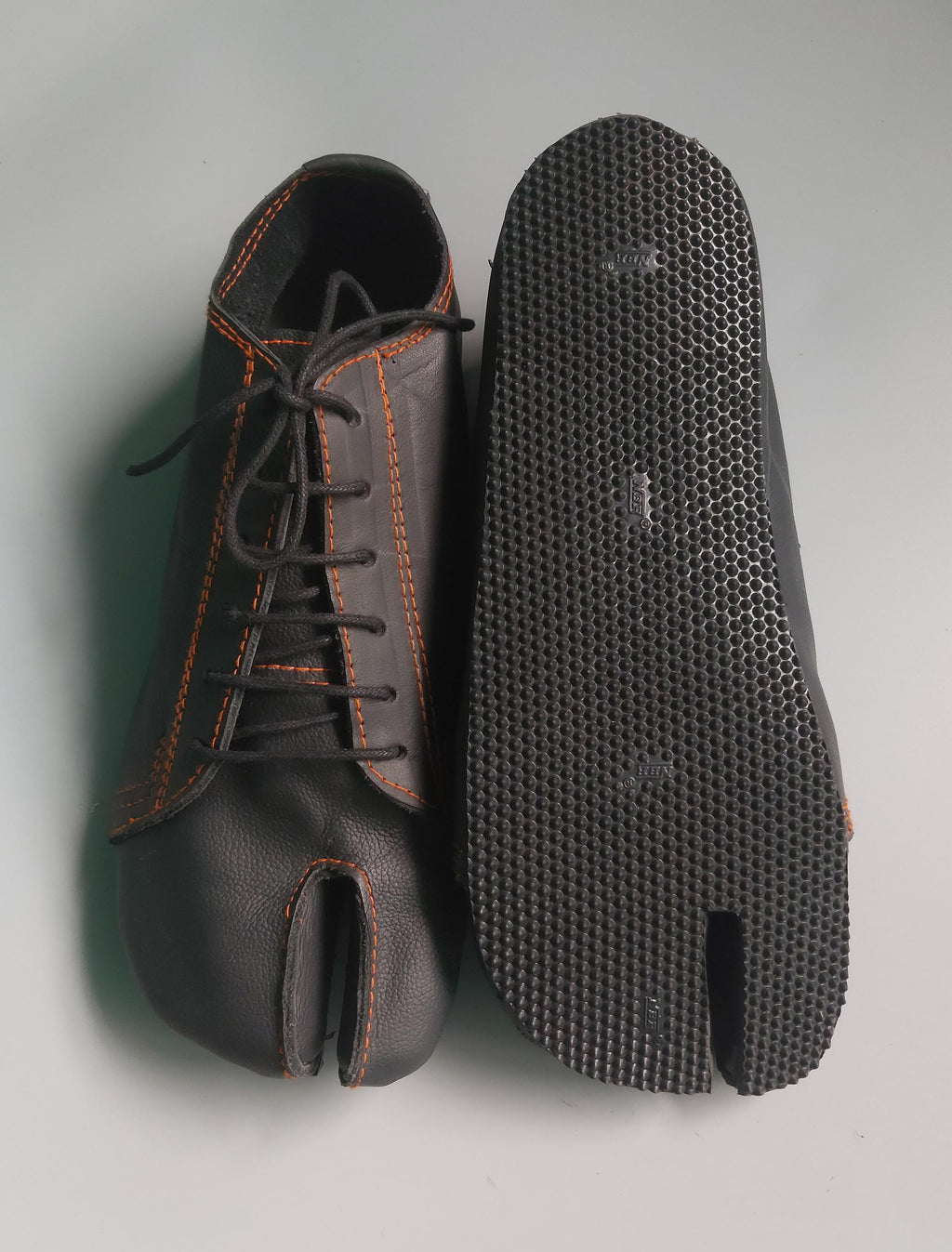 Handmade Leather Tabi Shoe: Custom Barefoot Split Toe