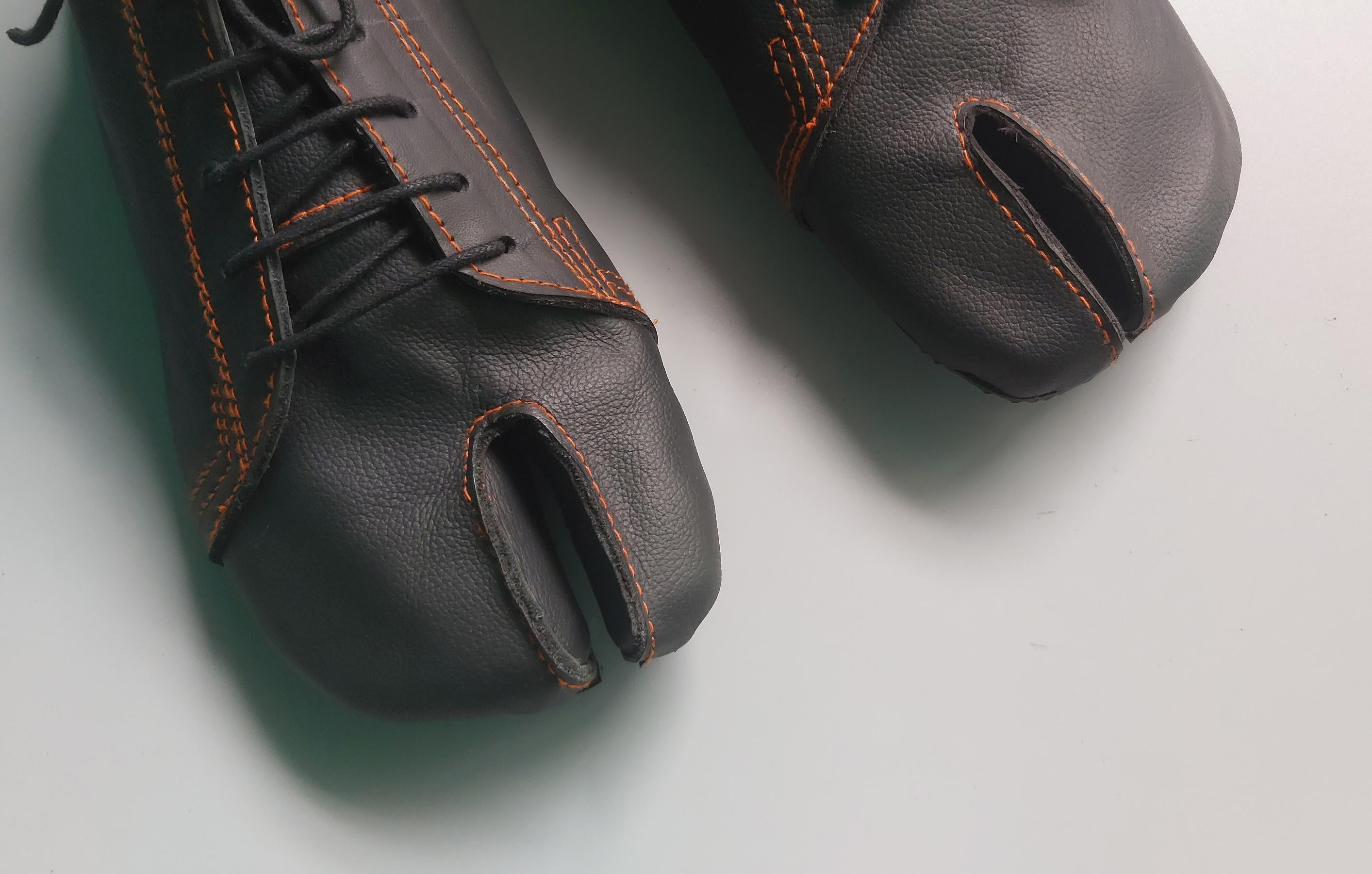 Handmade Leather Tabi Shoe: Custom Barefoot Split Toe