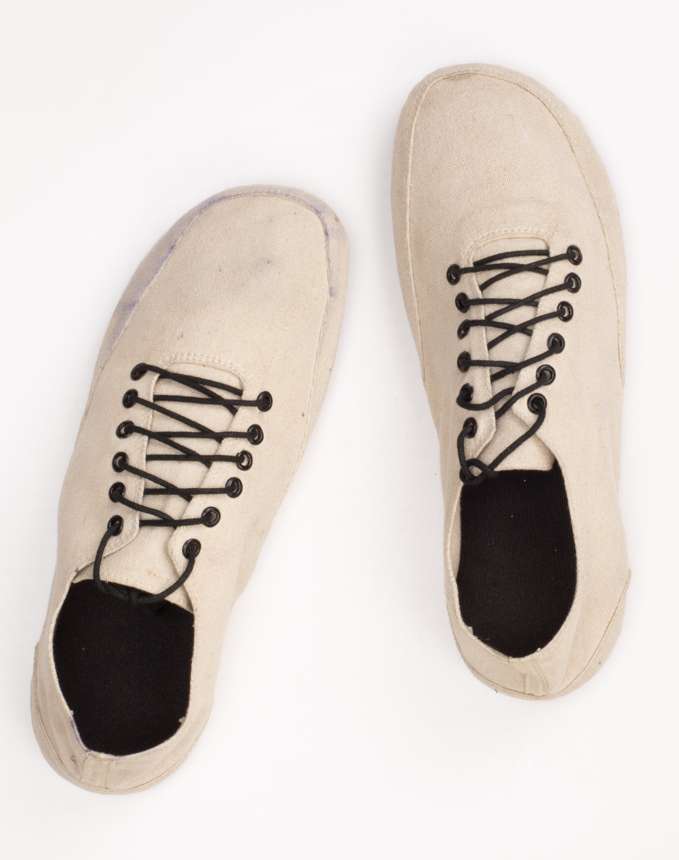 Canvas Barefoot Shoes: Upcycled Tire Sole, Soft Flexible Feel (UK9/EU43)