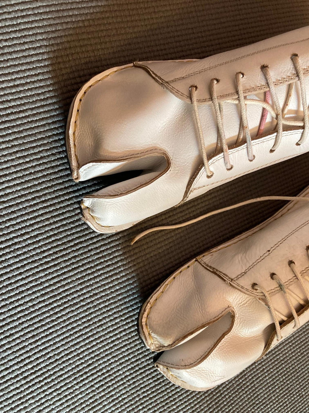 Handmade Leather Tabi Shoe: Custom Barefoot Split Toe