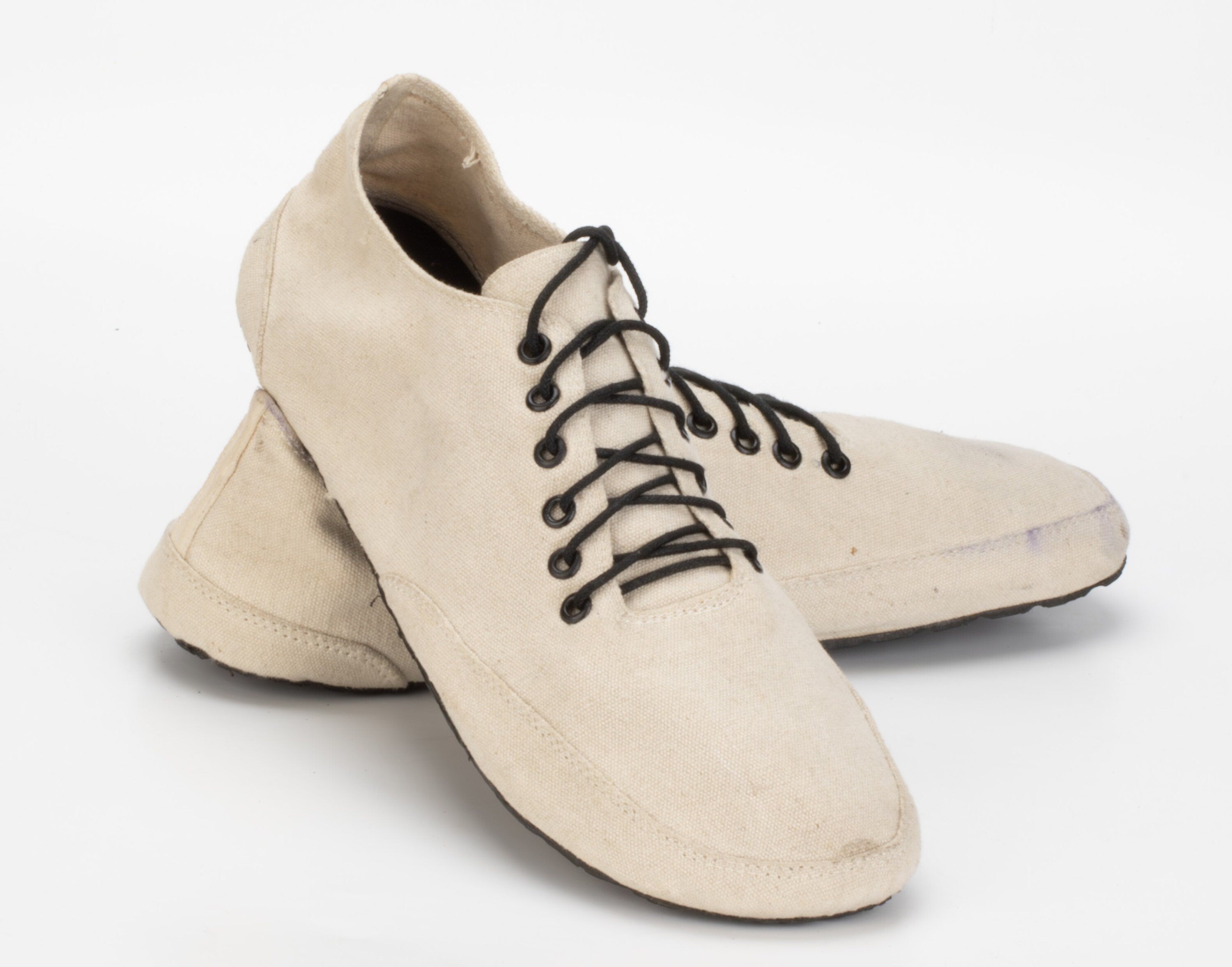 Canvas Barefoot Shoes: Upcycled Tire Sole, Soft Flexible Feel (UK9/EU43)