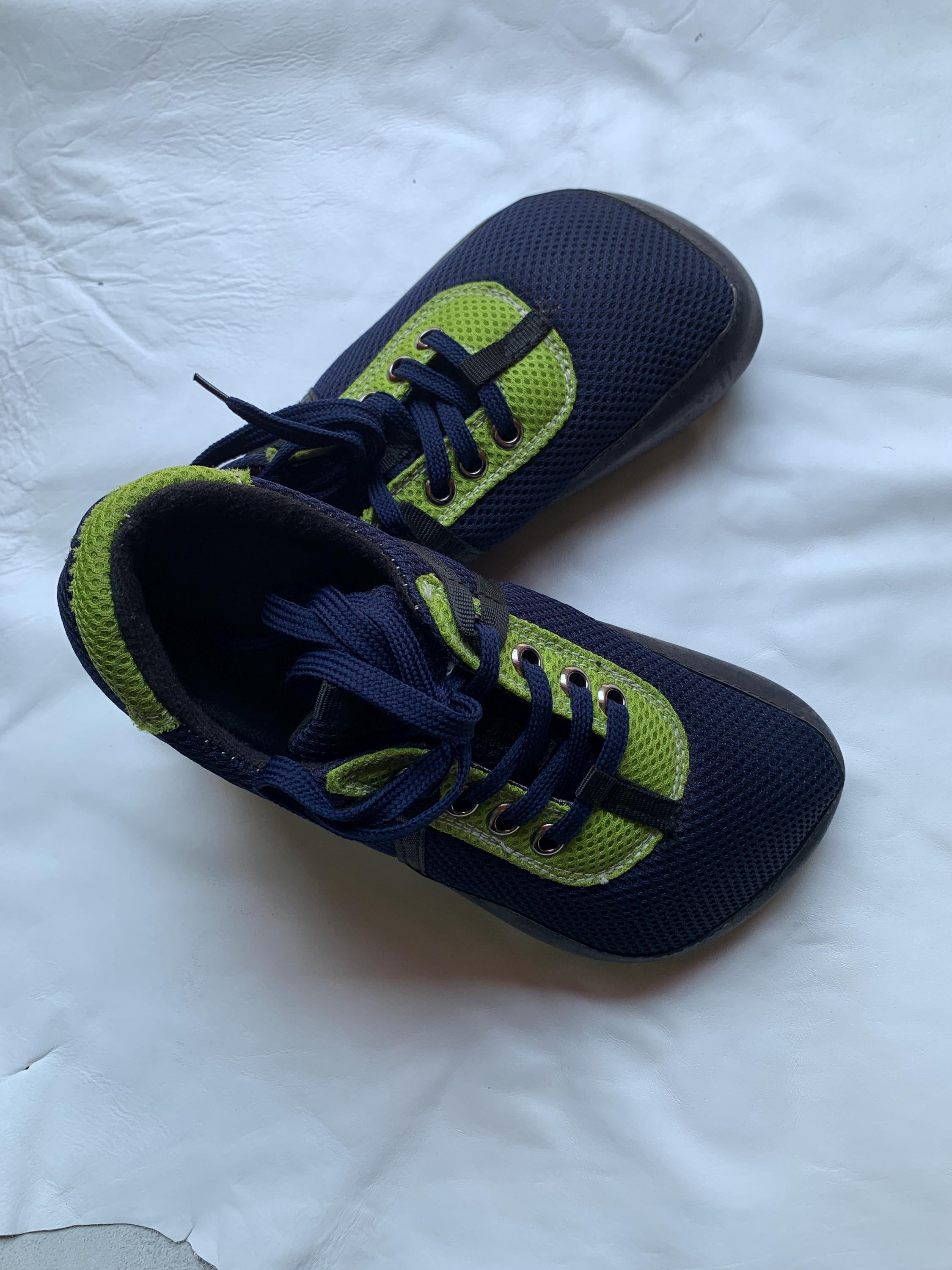 Handmade Barefoot Walking Shoe, Mesh & Tyre Trim, US Size 9