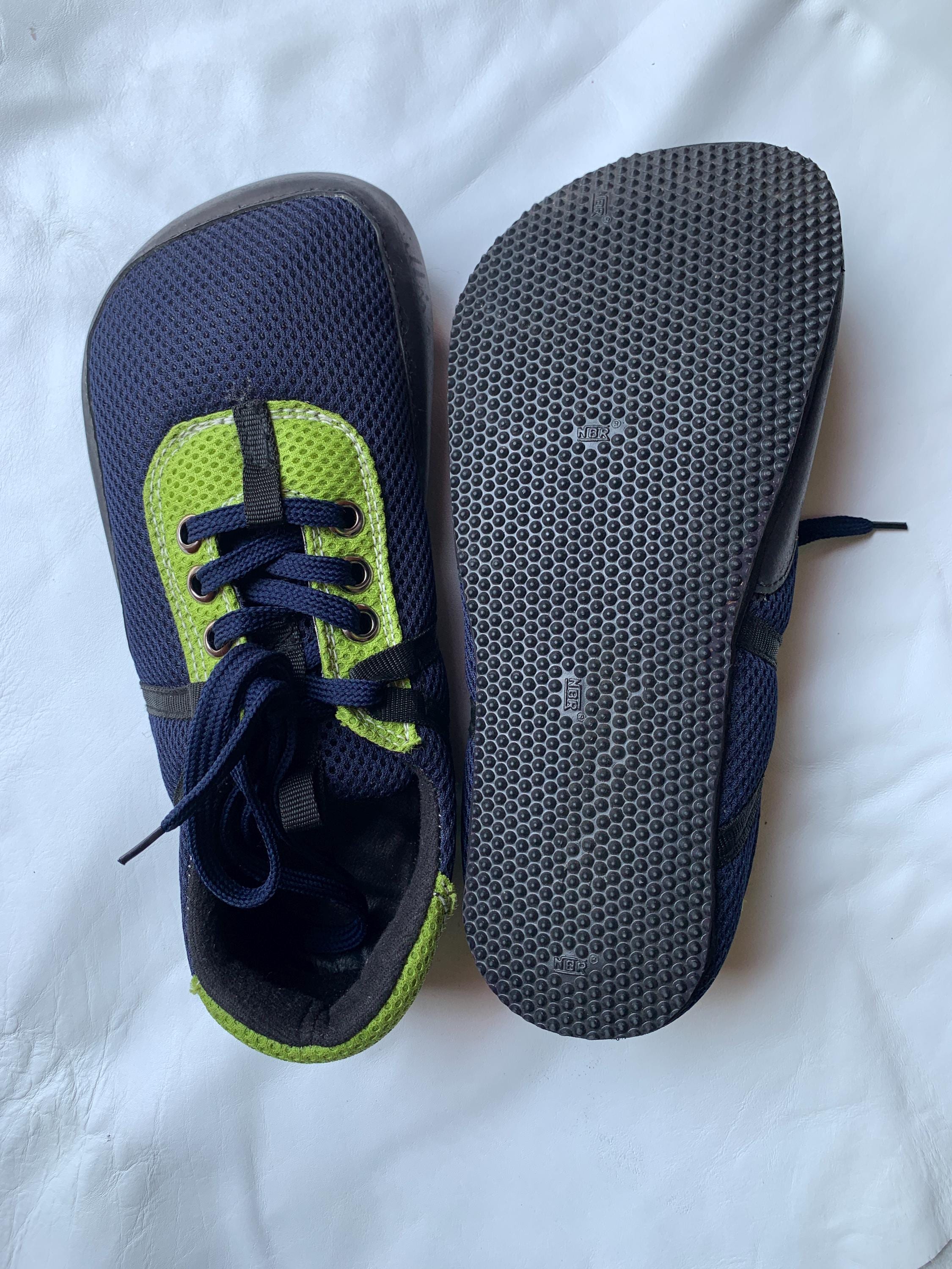 Handmade Barefoot Walking Shoe, Mesh & Tyre Trim, US Size 9