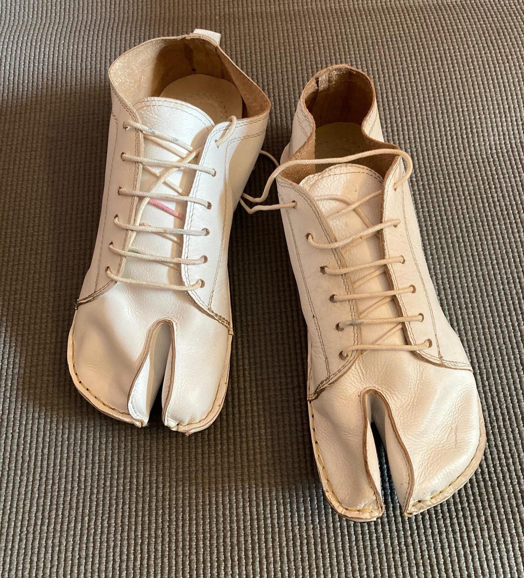 Handmade Leather Tabi Shoe: Custom Barefoot Split Toe