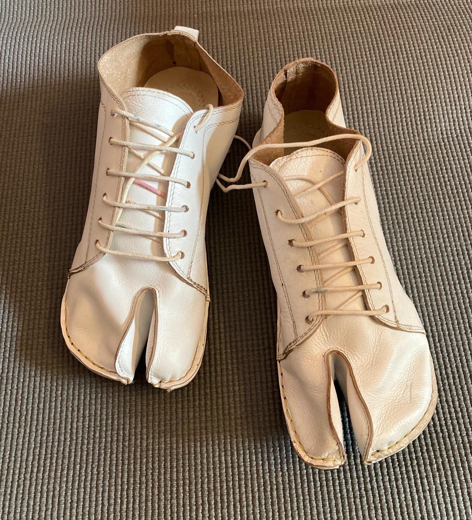Handmade Leather Tabi Shoe: Custom Barefoot Split Toe