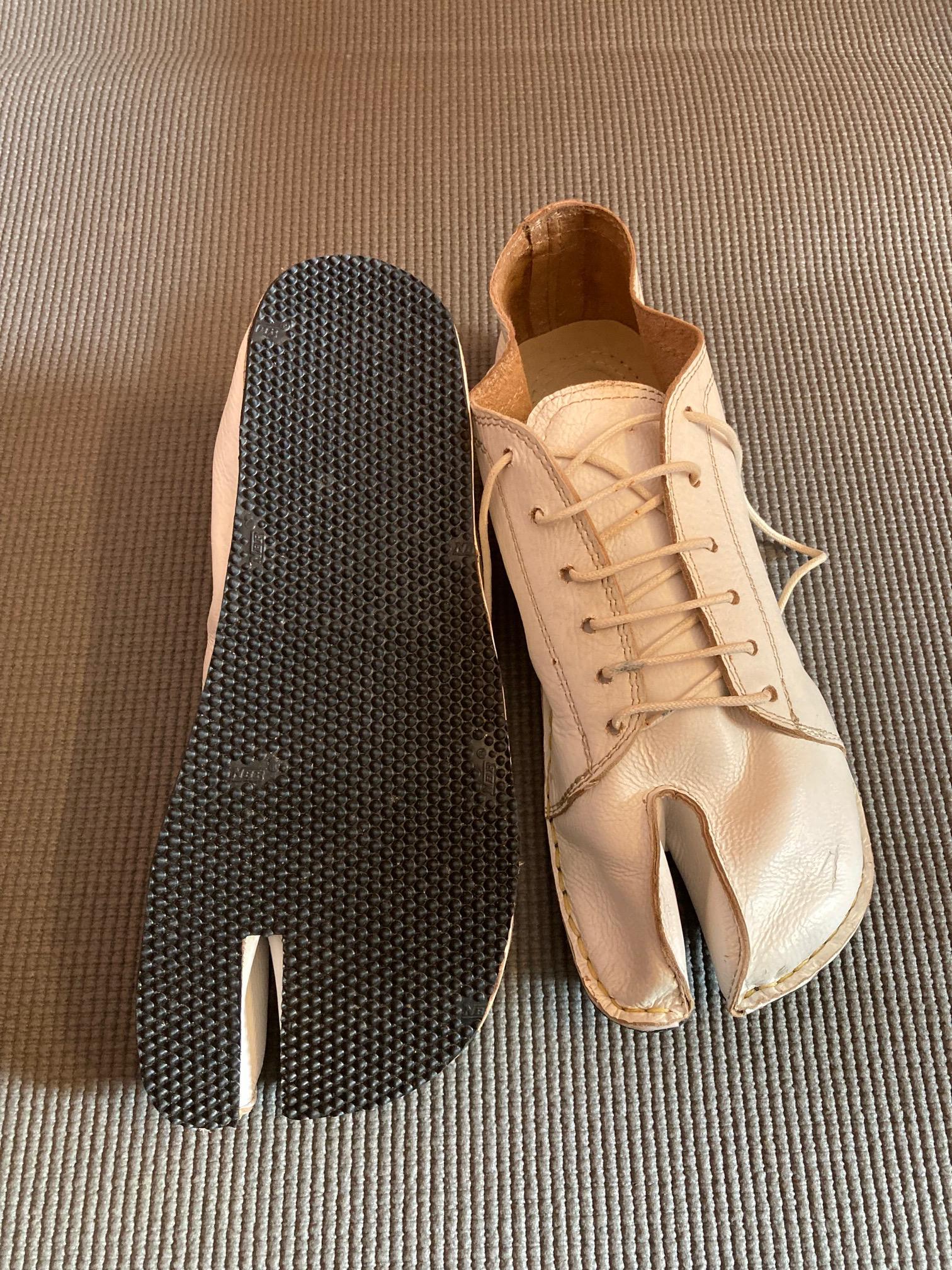 Handmade Leather Tabi Shoe: Custom Barefoot Split Toe
